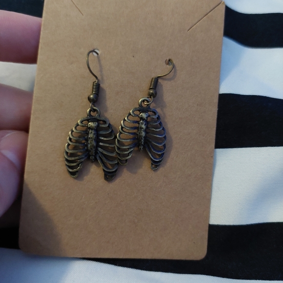 💥3 for $15! Ribcage earrings - Picture 2 of 2